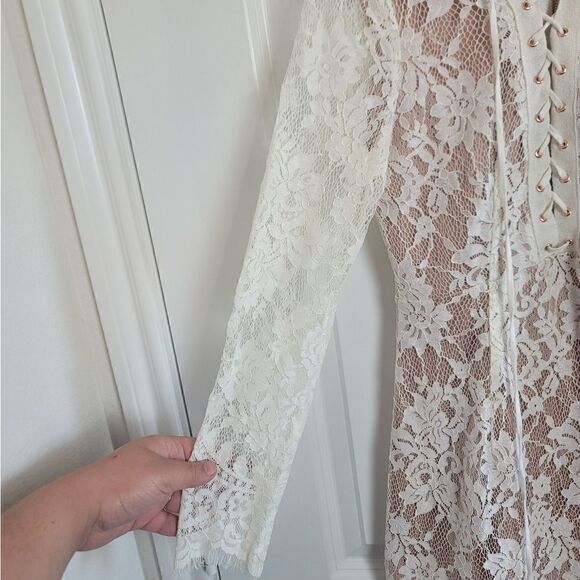 DRESS FORUM Lace Long Sleeve Dress - Picture 2 of 12